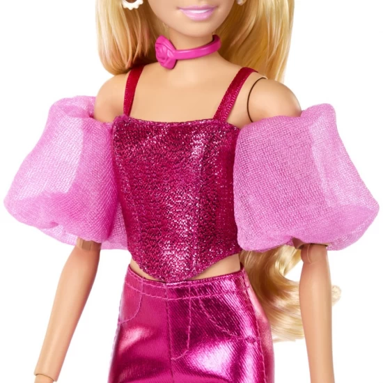 Papusa Barbie Deluxe Style cu tinuta roz metalizat Papusa Barbie Deluxe Style cu tinuta roz metalizat