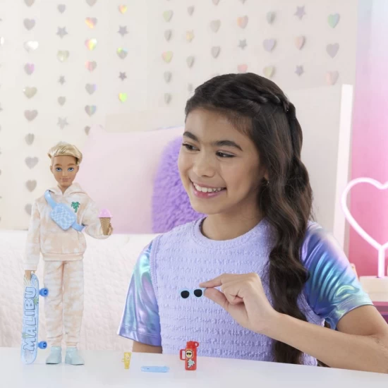 Papusa Ken Barbie Dream Besties cu accesorii Papusa Ken Barbie Dream Besties cu accesorii