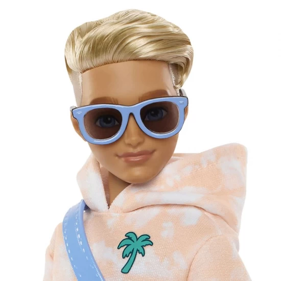 Papusa Ken Barbie Dream Besties cu accesorii Papusa Ken Barbie Dream Besties cu accesorii
