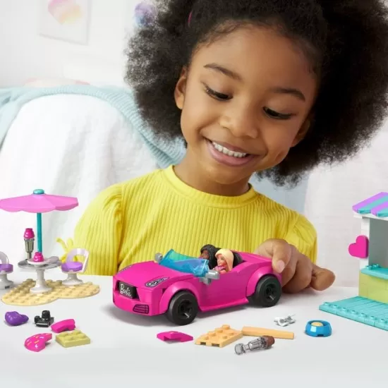 Set de joaca Barbie Mega Bloks cu masina decapotabila si stand de inghetata 226 piese Set de joaca Barbie Mega Bloks cu masina decapotabila si stand de inghetata 226 piese