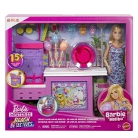 Set de joaca papusa Barbie Malibu cu accesorii - Barbie Mysteries Detectivi pe Plaja