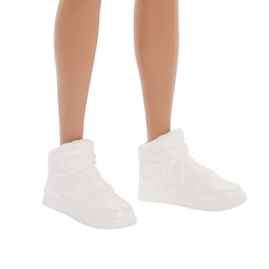 Papusa baiat Barbie Fashionistas brunet cu barba si tricou cu gluga Papusa baiat Barbie Fashionistas brunet cu barba si tricou cu gluga