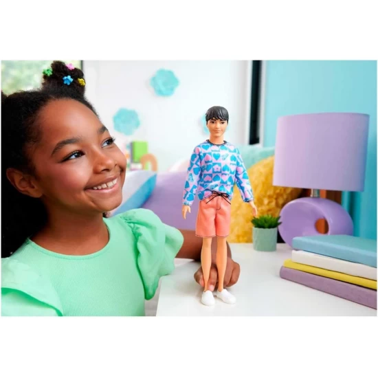 Papusa baiat Barbie Fashionistas cu bluza cu inimioare Papusa baiat Barbie Fashionistas cu bluza cu inimioare