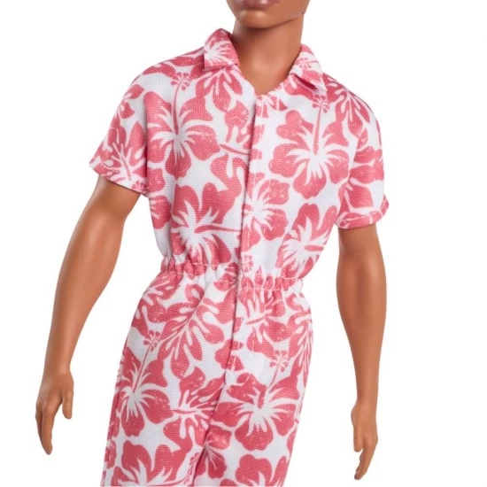 Papusa baiat Barbie Fashionistas in salopeta stil hawaian si sandale verzi Papusa baiat Barbie Fashionistas in salopeta stil hawaian si sandale verzi