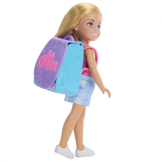 Papusa Barbie Chelsea cu rucsac pentru coacerea brioselor Papusa Barbie Chelsea cu rucsac pentru coacerea brioselor