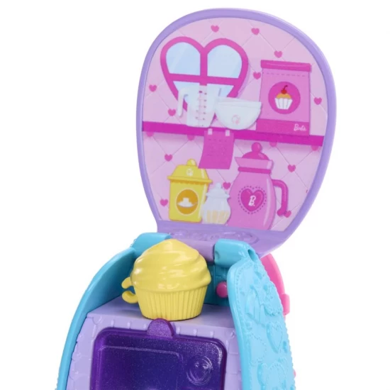Papusa Barbie Chelsea cu rucsac pentru coacerea brioselor Papusa Barbie Chelsea cu rucsac pentru coacerea brioselor