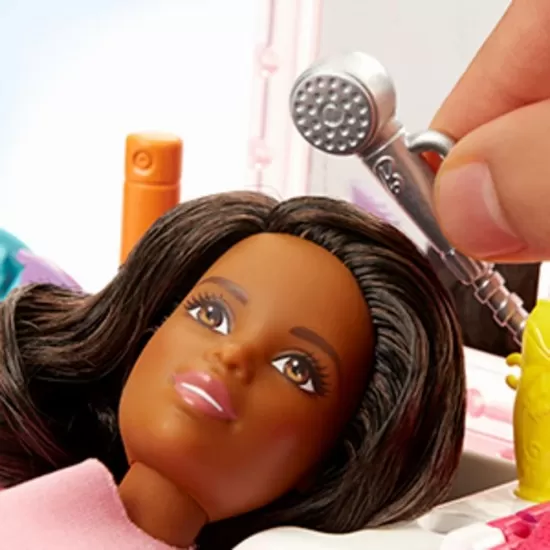 Set Barbie salon de infrumusetare cu papusa Set Barbie salon de infrumusetare cu papusa