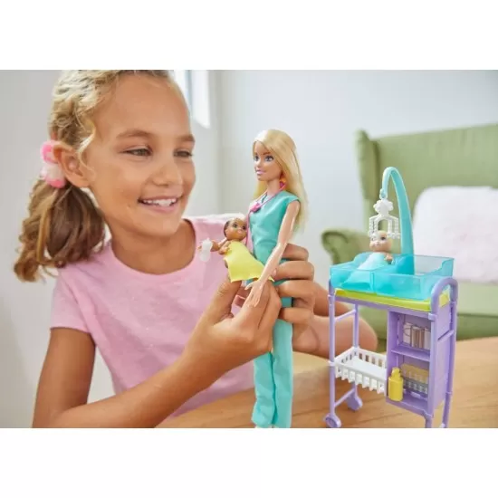 Papusa Barbie You Can Be Anything - Doctor pediatru