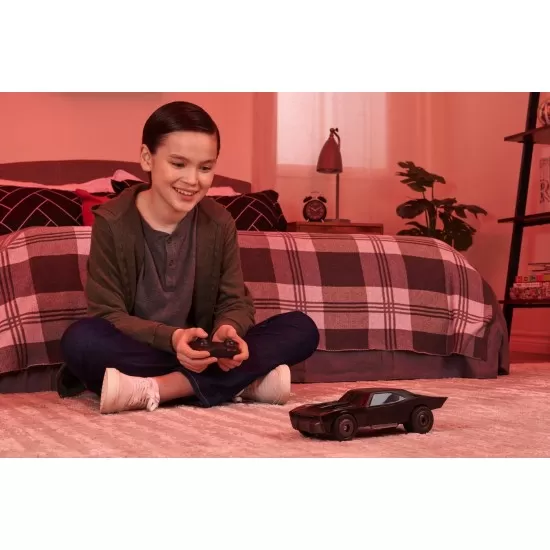 Masina lui Batman cu telecomanda scara 1:20 Masina lui Batman cu telecomanda scara 1:20