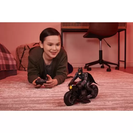 Motocicleta lui Batman cu telecomanda scara 1:10 Motocicleta lui Batman cu telecomanda scara 1:10