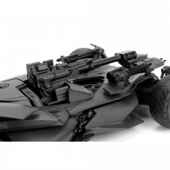 Masinuta de metal Justice League Batmobile cu figurina Batman Masinuta de metal Justice League Batmobile cu figurina Batman