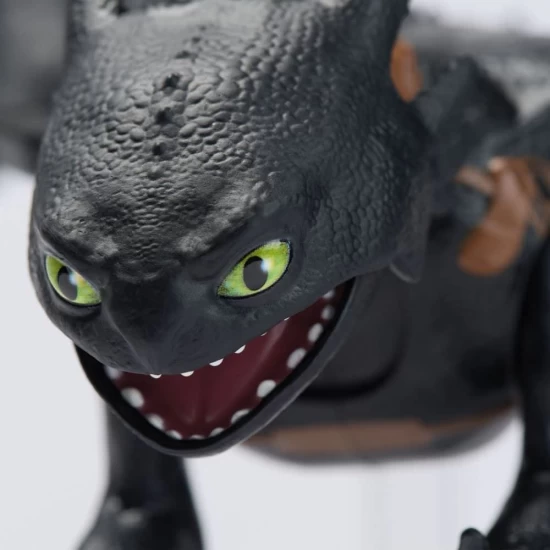 Dragon interactiv How to Train Your Dragon cu efecte luminoase 63 cm Dragon interactiv How to Train Your Dragon cu efecte luminoase 63 cm