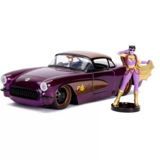 Masinuta metalica DC Comics Bombshells 1957 Chevy Batgirl scara 1:24 Masinuta metalica DC Comics Bombshells 1957 Chevy Batgirl scara 1:24