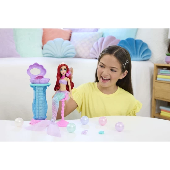 Papusa Ariel Disney Princess si masuta de machiaj cu surprize
