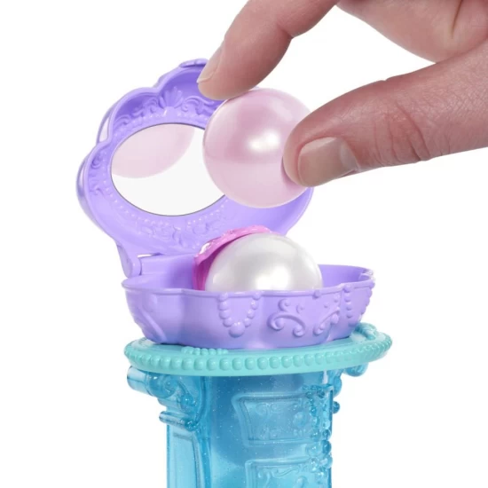 Papusa Ariel Disney Princess si masuta de machiaj cu surprize