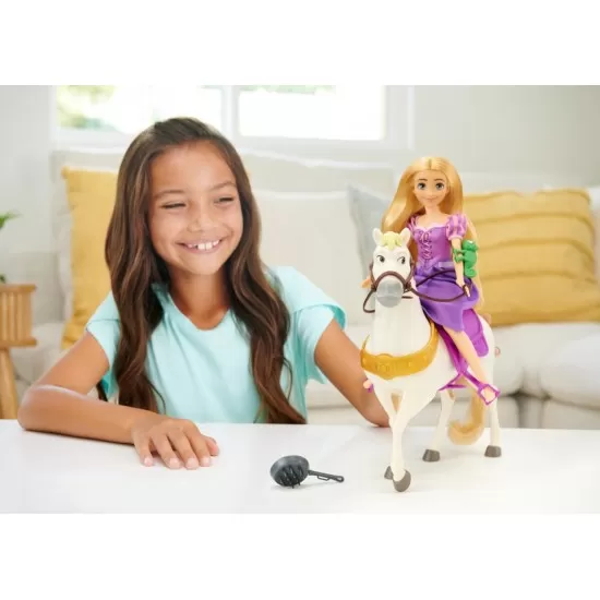 Set papusa Rapunzel si cal Maximus Disney Princess Set papusa Rapunzel si cal Maximus Disney Princess