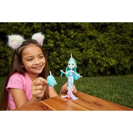 Papusa Enchantimals Mattel Naddie Narwhal cu animalut Sword Papusa Enchantimals Mattel Naddie Narwhal cu animalut Sword