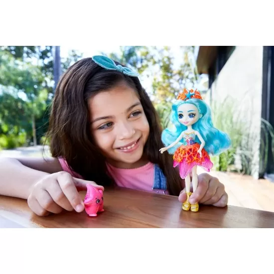 Set de joaca Enchantimals papusa si animalut Staria Starfish si Beamy