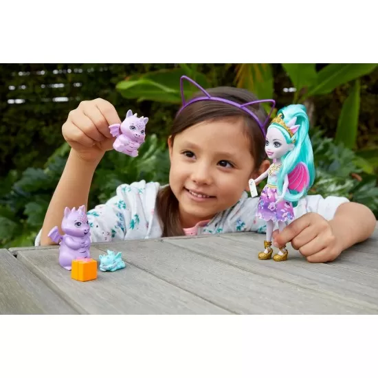 Set de joaca Enchantimals Royal - Familia dragonilor Set de joaca Enchantimals Royal - Familia dragonilor