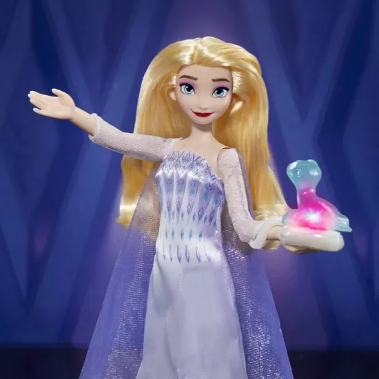 Papusa Frozen 2 Elsa vorbareata si prietenii Papusa Frozen 2 Elsa vorbareata si prietenii