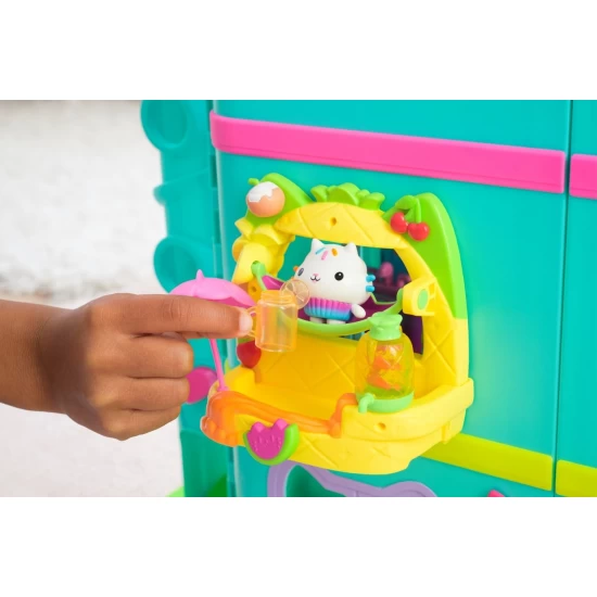 Set de joaca Gabbys Dollhouse - Balconul pentru petrecerea cu smoothie a lui Cakey Set de joaca Gabbys Dollhouse - Balconul pentru petrecerea cu smoothie a lui Cakey