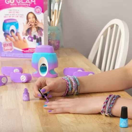 Studio pentru manichiura Go Glam Studio pentru manichiura Go Glam