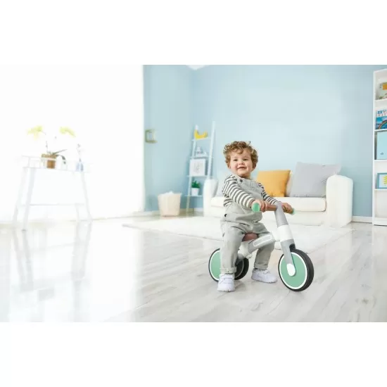 Bicicleta de echilibru verde cu 3 roti Hape Bicicleta de echilibru verde cu 3 roti Hape