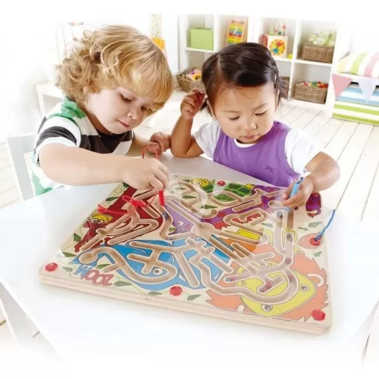 Labirint magnetic Zoo Hape - Distractie la dublu Labirint magnetic Zoo Hape - Distractie la dublu