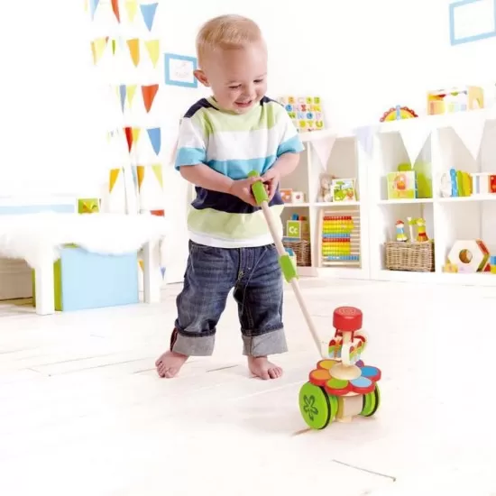 Jucarie de tras Hape - Mentine fluturasii in miscare Jucarie de tras Hape - Mentine fluturasii in miscare