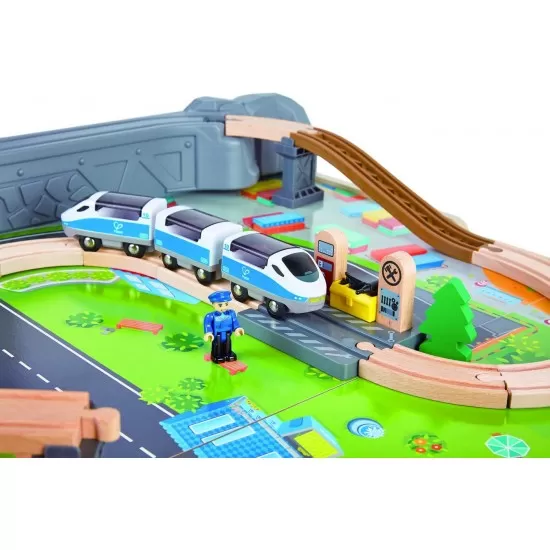 Set de joaca masa cu locomotiva si 70 de sine de tren Hape Set de joaca masa cu locomotiva si 70 de sine de tren Hape