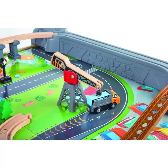 Set de joaca masa cu locomotiva si 70 de sine de tren Hape Set de joaca masa cu locomotiva si 70 de sine de tren Hape
