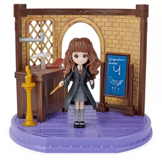 Set lumea vrajilor Harry Potter- Sala de clasa Set lumea vrajilor Harry Potter- Sala de clasa