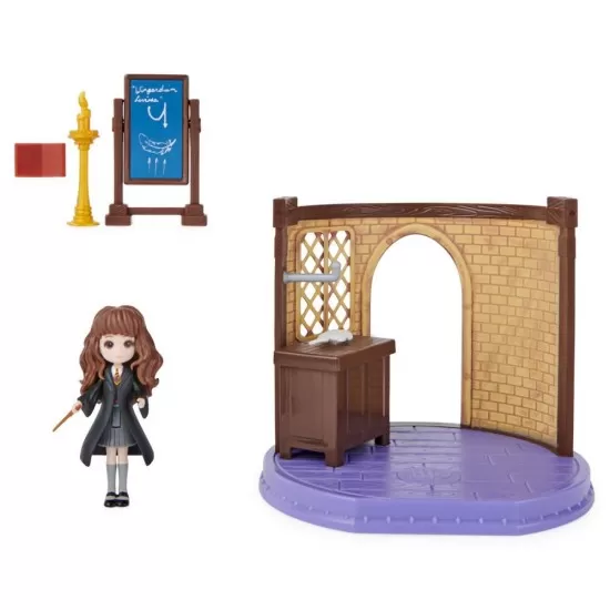 Set lumea vrajilor Harry Potter- Sala de clasa Set lumea vrajilor Harry Potter- Sala de clasa
