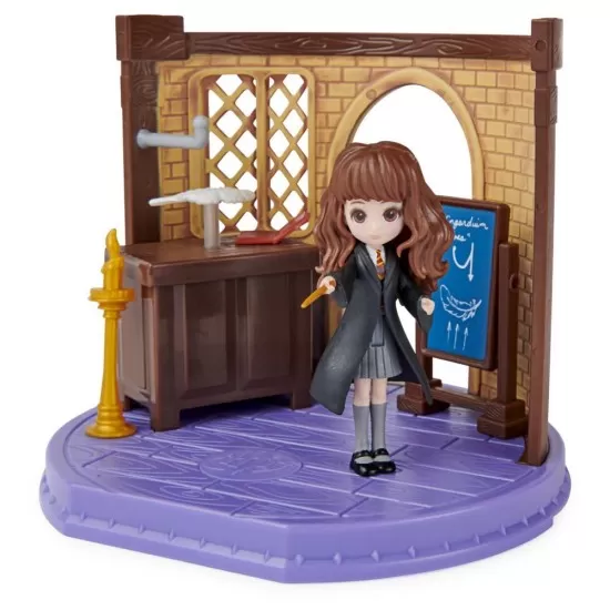 Set lumea vrajilor Harry Potter- Sala de clasa Set lumea vrajilor Harry Potter- Sala de clasa