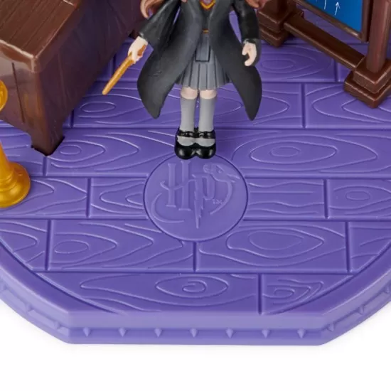 Set lumea vrajilor Harry Potter- Sala de clasa Set lumea vrajilor Harry Potter- Sala de clasa