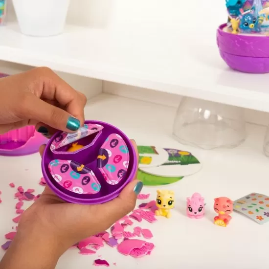 Set figurine Hatchimals cu compartimente secrete Set figurine Hatchimals cu compartimente secrete