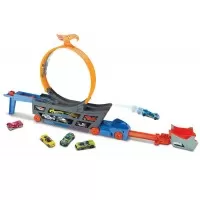 Camion Hot Wheels cu pista de lansare Stunt & Go