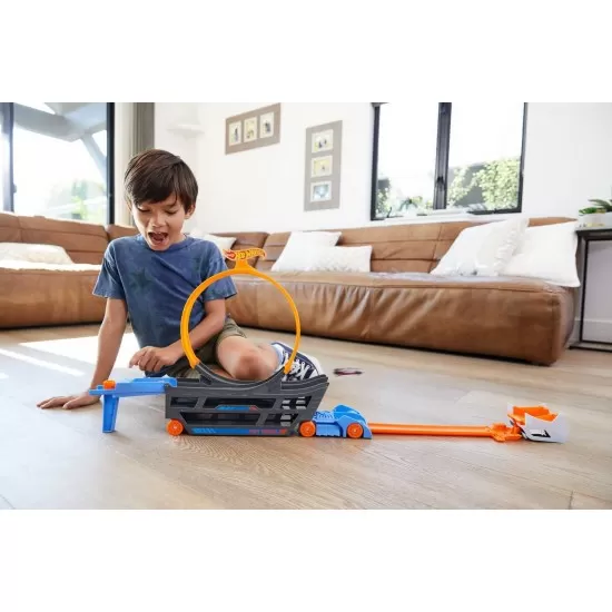 Camion Hot Wheels cu pista de lansare Stunt & Go Camion Hot Wheels cu pista de lansare Stunt & Go