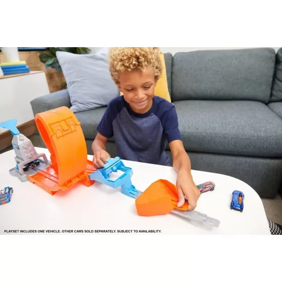 Set de joaca Hot Wheels circuit rapid cu lansator pentru cascadorii si masinuta exclusiva Set de joaca Hot Wheels circuit rapid cu lansator pentru cascadorii si masinuta exclusiva