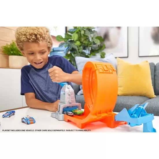 Set de joaca Hot Wheels circuit rapid cu lansator pentru cascadorii si masinuta exclusiva Set de joaca Hot Wheels circuit rapid cu lansator pentru cascadorii si masinuta exclusiva