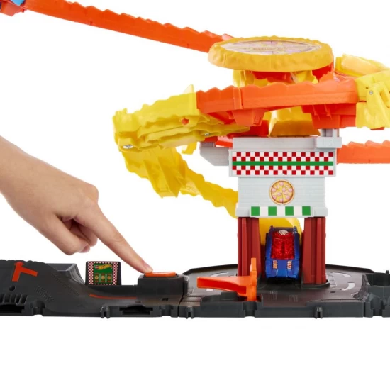 Set de joaca Hot Wheels City Pizzeria - Atacul cobrei Set de joaca Hot Wheels City Pizzeria - Atacul cobrei