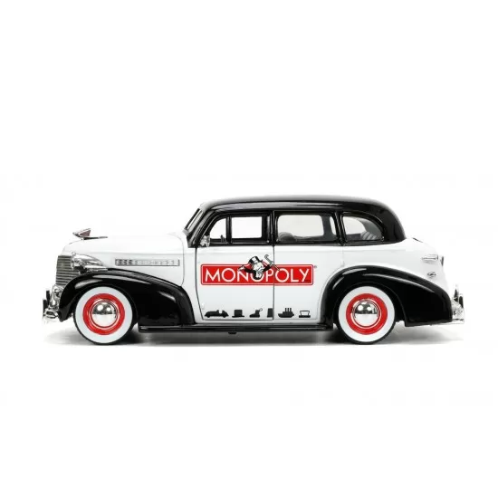 Set masinuta metalica Chevrolet Master Deluxe 1939 scara 1:24 cu figurina Mr. Monopoly Set masinuta metalica Chevrolet Master Deluxe 1939 scara 1:24 cu figurina Mr. Monopoly