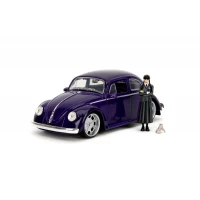 Set masinuta metalica Volkswagen Beetle 1:24 si figurina metalica Wednesday 7 cm