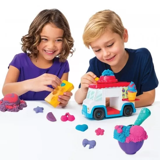 Set creativ Kinetic Sand - Masina de inghetata Set creativ Kinetic Sand - Masina de inghetata