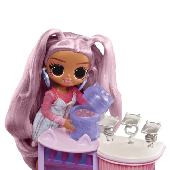 Set papusa cu accesorii L.O.L. Surprise! OMG Sweet Nails Kitty Cafe Set papusa cu accesorii L.O.L. Surprise! OMG Sweet Nails Kitty Cafe
