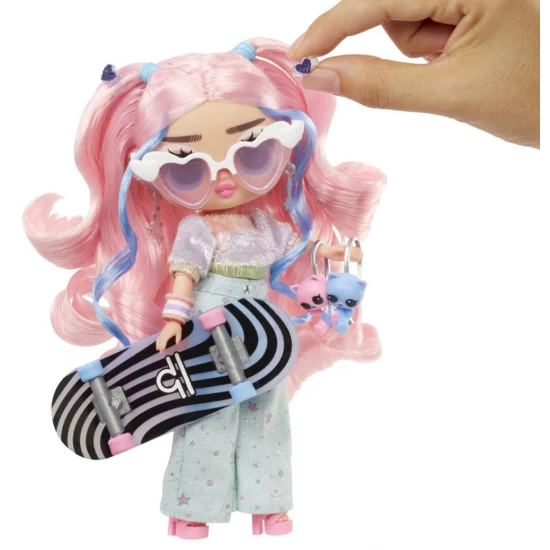 Papusa fashionista Flora Moom cu surprize L.O.L. Surprise! Tweens Papusa fashionista Flora Moom cu surprize L.O.L. Surprise! Tweens