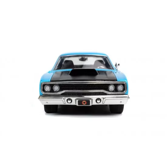Set masinuta metalica Looney Tunes Road Runner 1970 Plymouth scara 1:24 si figurina Wile E Coyote