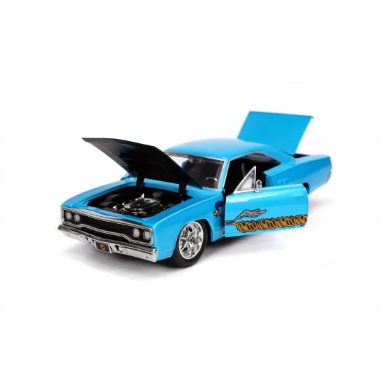 Set masinuta metalica Looney Tunes Road Runner 1970 Plymouth scara 1:24 si figurina Wile E Coyote