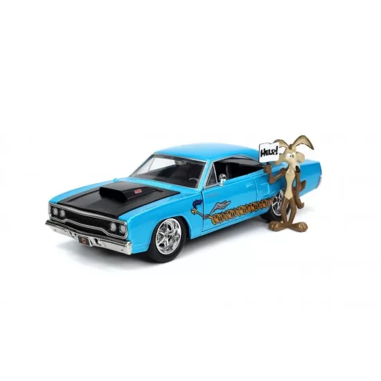 Set masinuta metalica Looney Tunes Road Runner 1970 Plymouth scara 1:24 si figurina Wile E Coyote