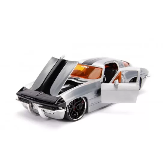 Macheta metalica Chevy Corvette 1963 scara 1:24 Macheta metalica Chevy Corvette 1963 scara 1:24